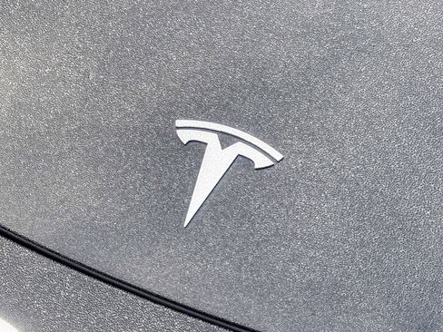 Used 2023 Tesla Model Y Performance image 10