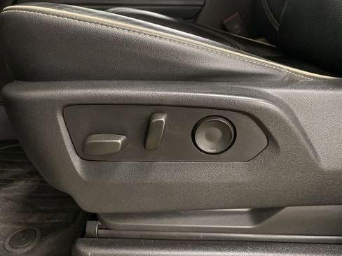 Used 2021 GMC Yukon SLT w/ SLT Luxury Plus Package image 14