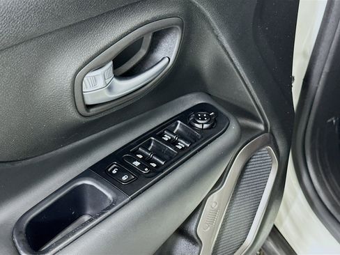 Used 2022 Jeep Renegade Latitude AWD/4WD image 15