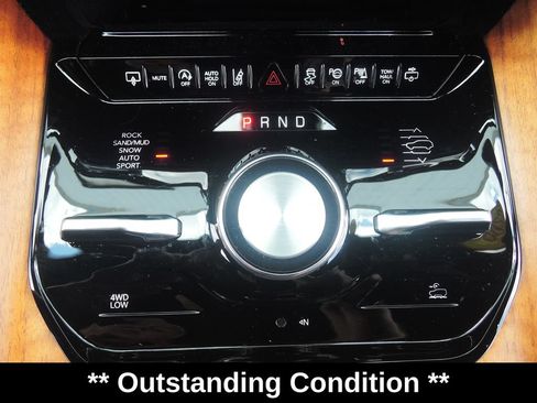 Used 2023 Jeep Grand Wagoneer Series III AWD/4WD image 21