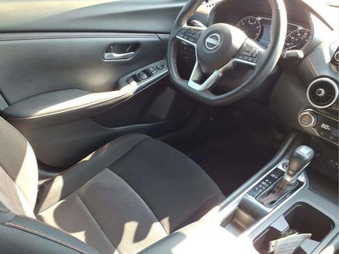 Used 2025 Nissan Sentra SR FWD image 9