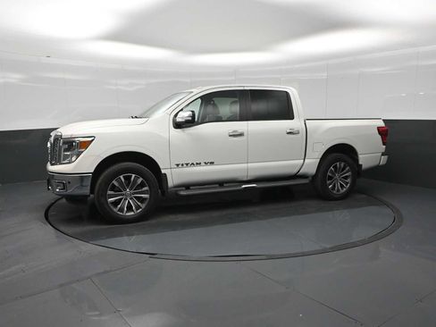 Used 2019 Nissan Titan SL image 4