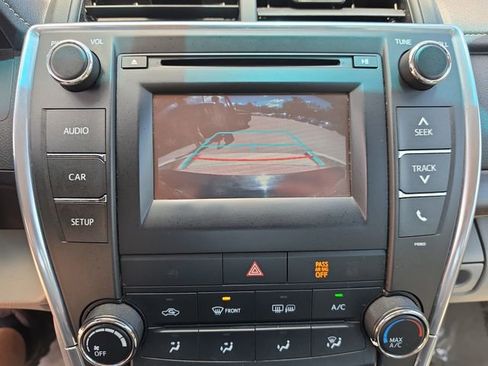 Used 2015 Toyota Camry LE FWD image 18