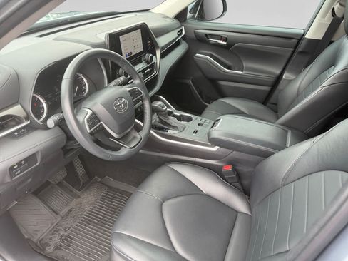 Used 2023 Toyota Highlander XLE FWD image 10