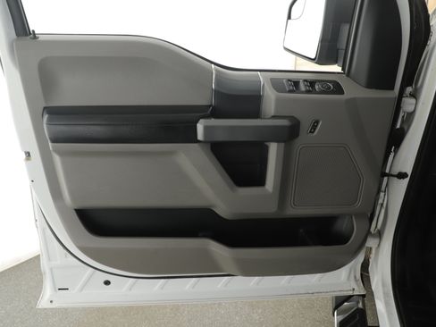 Used 2015 Ford F150 XLT w/ Equipment Group 302A Luxury image 9