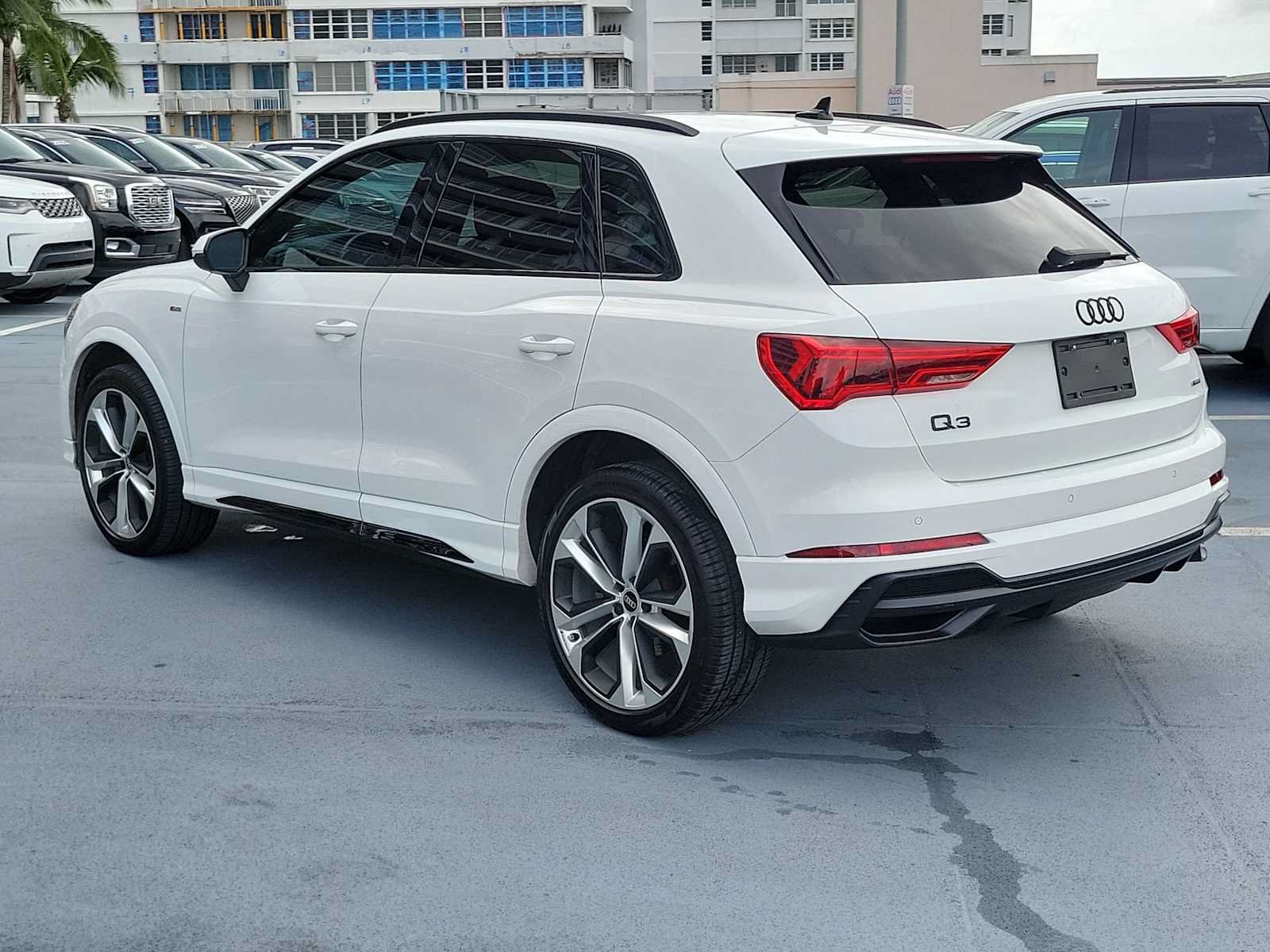 Used 2021 Audi Q3 2.0T Premium w/ Convenience Package AWD/4WD image 4