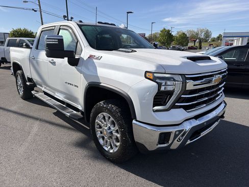 Used 2024 Chevrolet Silverado 2500 LTZ w/ LTZ Convenience Package AWD/4WD image 3