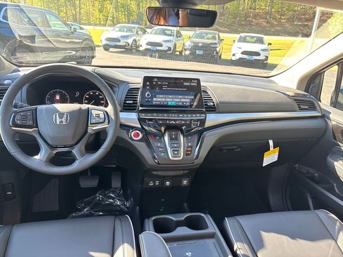 New 2026 Honda Odyssey Touring image 14