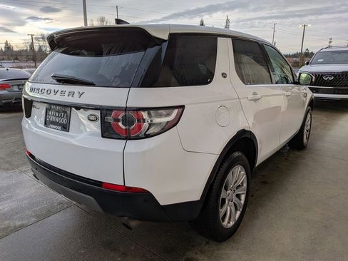 Used 2019 Land Rover Discovery Sport SE image 5