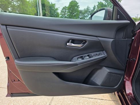 Used 2022 Nissan Sentra SV w/ Electronics Package FWD image 9