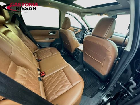 Used 2025 Nissan Rogue Platinum w/ Platinum Premium Package FWD image 35
