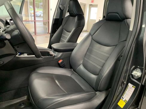 Used 2024 Toyota RAV4 Limited FWD image 7