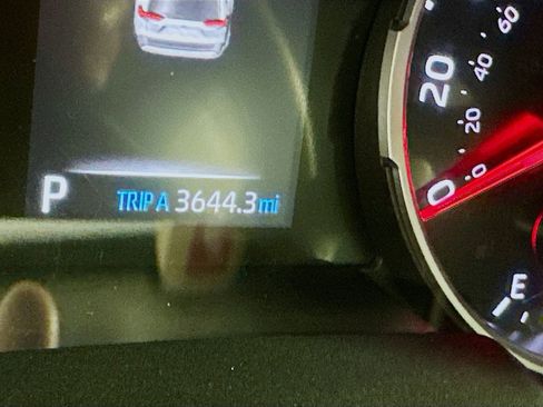 Used 2021 Toyota RAV4 XLE FWD image 12
