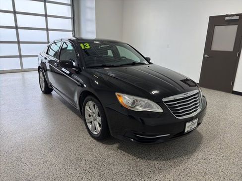 Used 2013 Chrysler 200 Touring FWD image 2