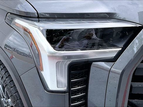 Used 2025 Toyota Tundra SR5 w/ SR5 Premium Package AWD/4WD image 29