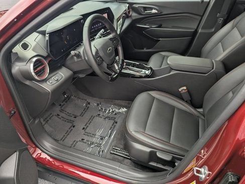 Used 2025 Chevrolet Trax RS w/ Driver Confidence Package FWD image 9