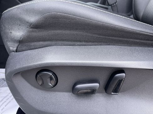 Used 2023 Volkswagen Tiguan SE R-Line image 21