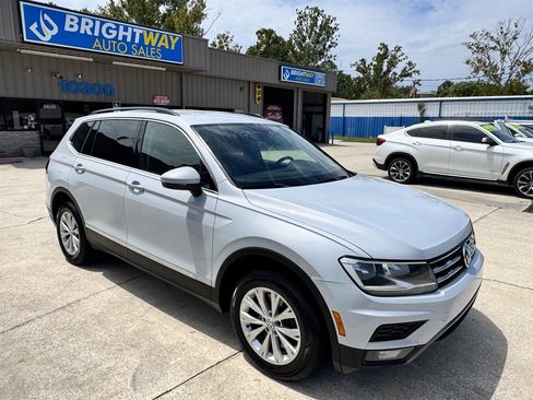Used 2018 Volkswagen Tiguan SE w/ Front Fog Lights Package FWD image 4