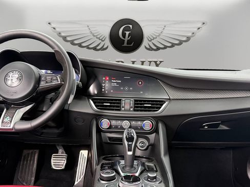 Used 2024 Alfa Romeo Giulia Quadrifoglio image 11