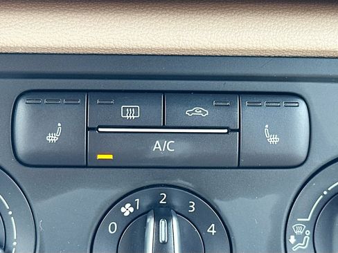 Used 2013 Volkswagen Beetle 2.0T image 20