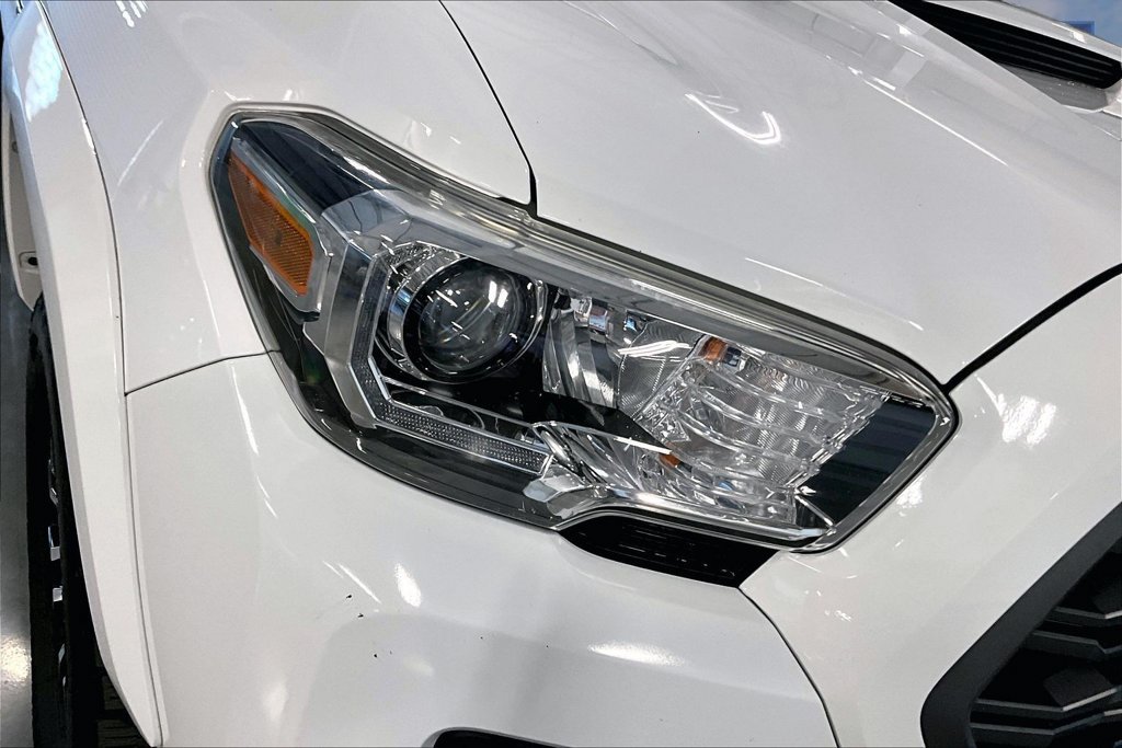 Used 2020 Toyota Tacoma TRD Sport w/ Advanced Technology Package AWD/4WD image 27