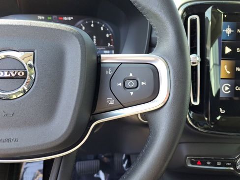 Used 2021 Volvo XC40 T5 Momentum w/ Climate Package image 20