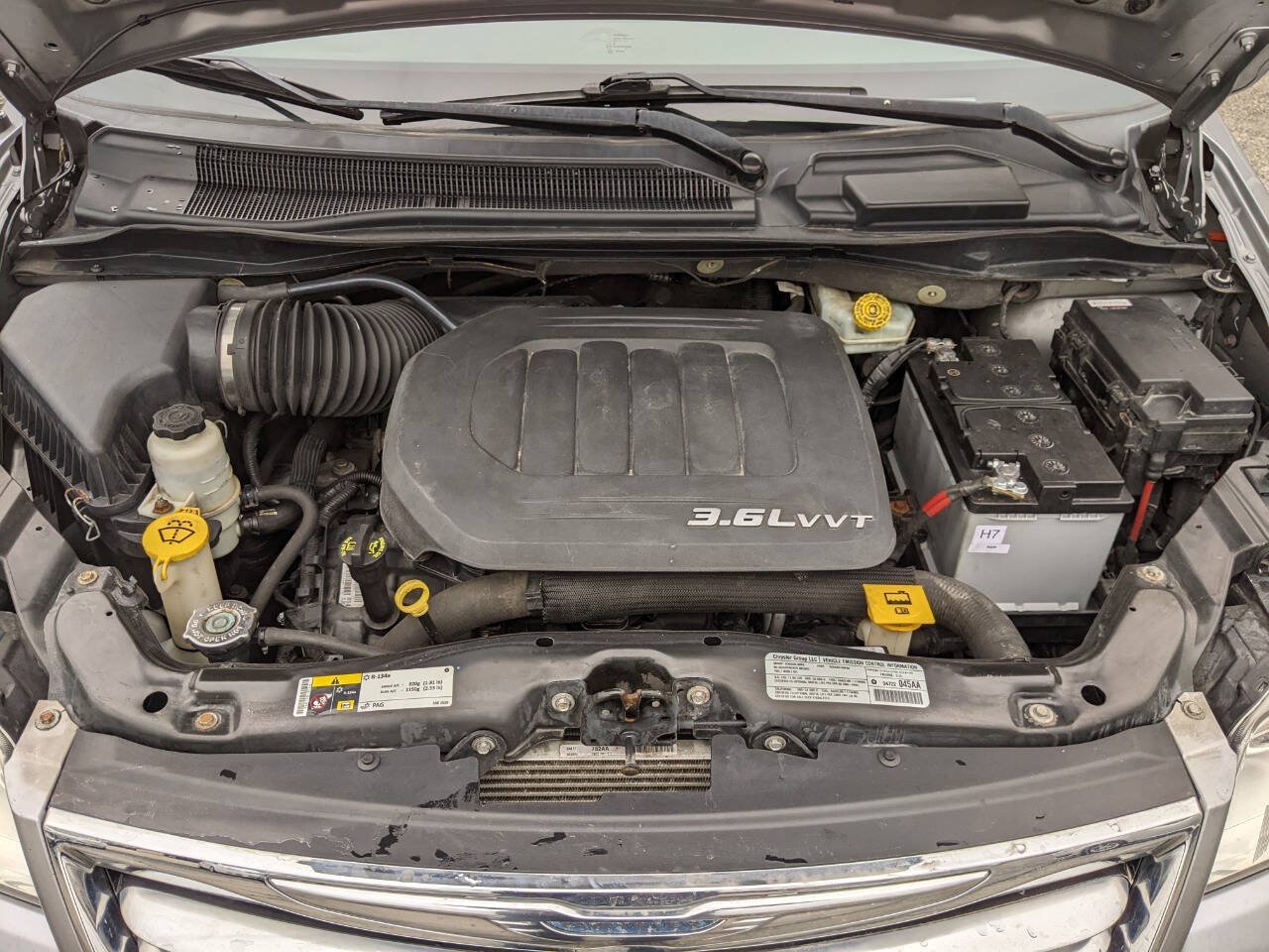 Used 2013 Chrysler Town & Country Touring-L w/ Entertainment Group #2 FWD image 23