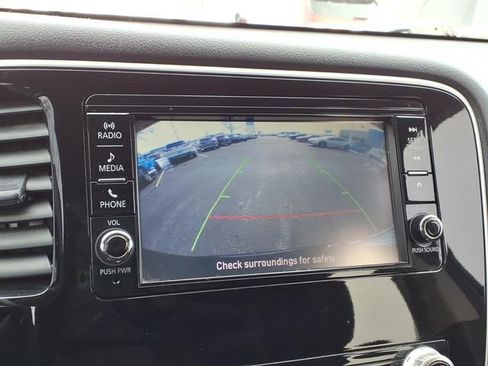 Used 2020 Mitsubishi Outlander ES image 16