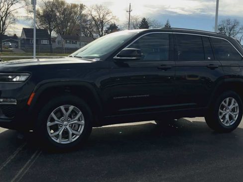 Used 2023 Jeep Grand Cherokee Limited image 7