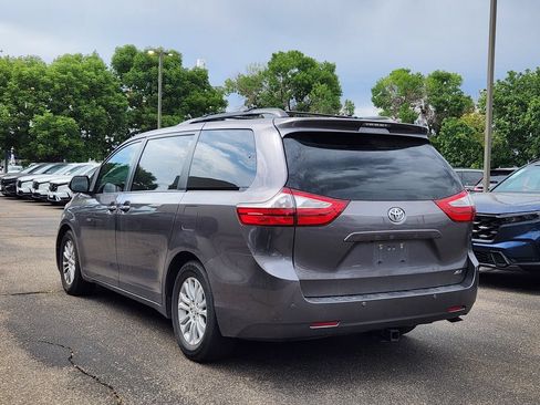 Used 2015 Toyota Sienna XLE w/ XLE Navigation Package FWD image 7