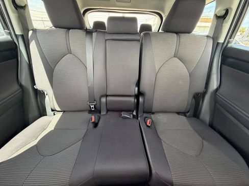 Used 2025 Toyota Highlander LE FWD image 39