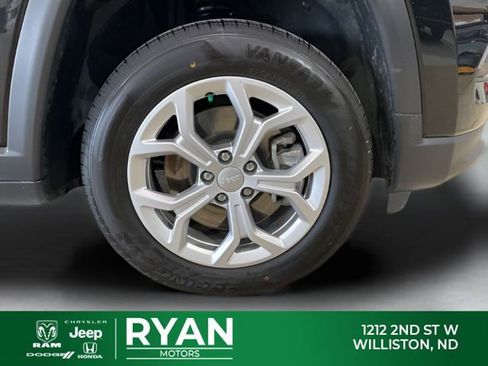 Used 2024 Jeep Compass Latitude AWD/4WD image 34