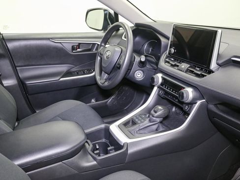 Used 2024 Toyota RAV4 LE AWD/4WD image 17