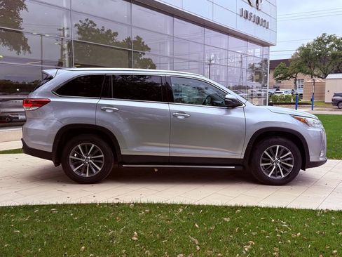 Used 2019 Toyota Highlander XLE image 4