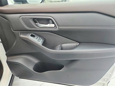 Used 2021 Nissan Rogue SV w/ Premium Package image 36