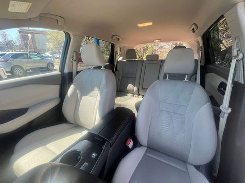 Used 2025 Nissan Rogue SV FWD image 38