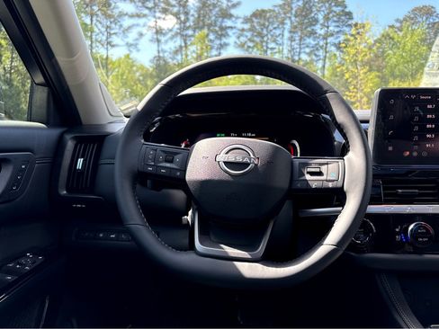 New 2026 Nissan Pathfinder Platinum image 16