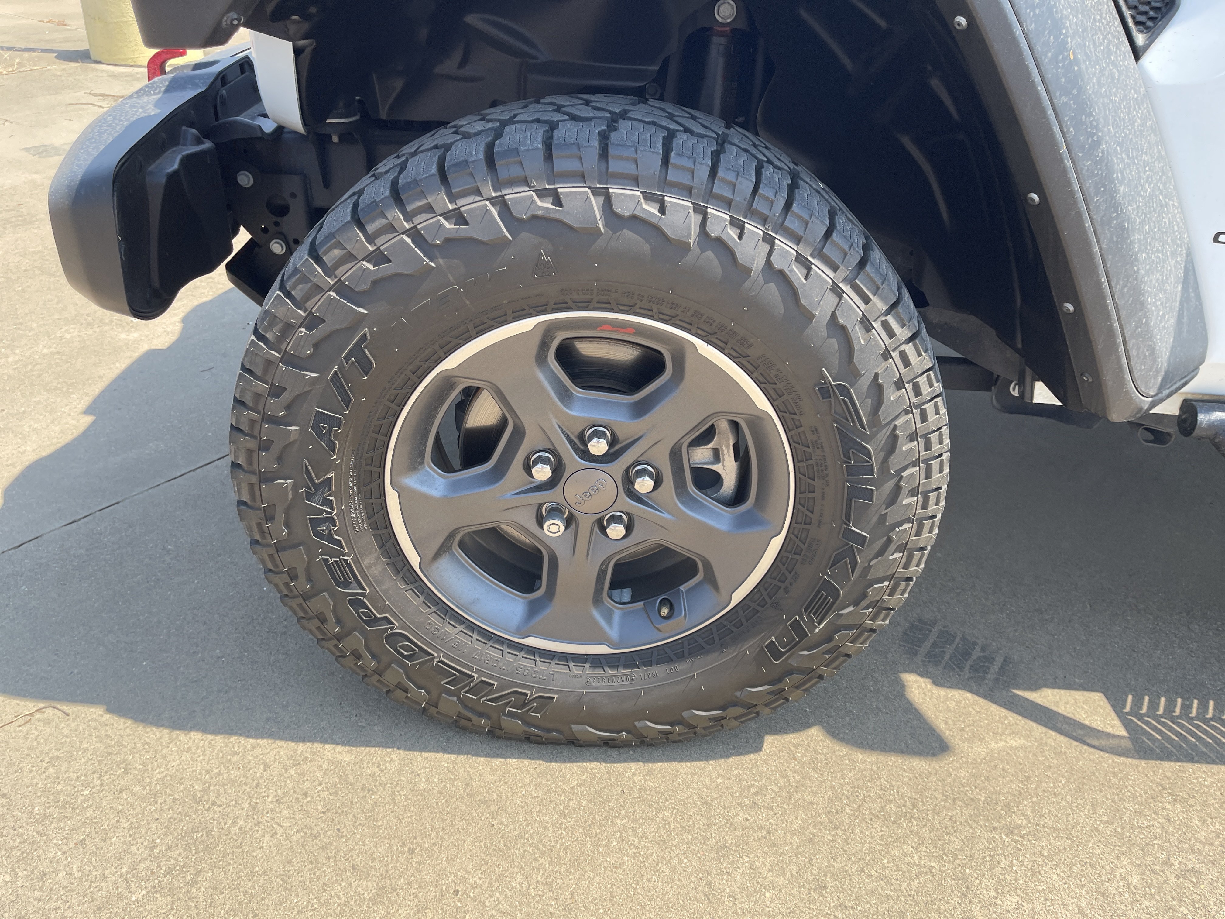 Used 2023 Jeep Gladiator Rubicon w/ LED Lighting Group AWD/4WD image 11