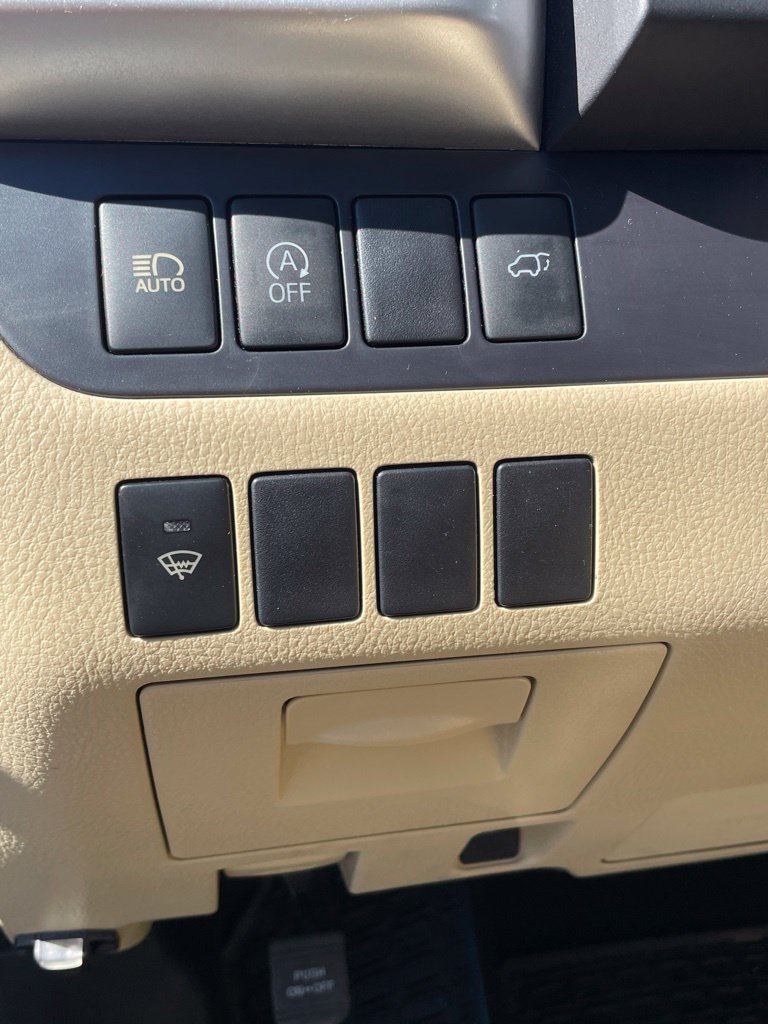Used 2017 Toyota Highlander Plus FWD image 12