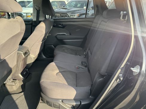 Used 2023 Toyota Highlander LE image 13