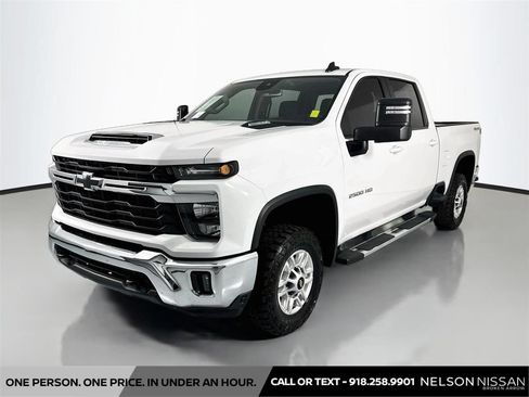 Used 2024 Chevrolet Silverado 2500 LT w/ Convenience Package AWD/4WD image 1