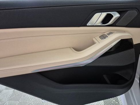 Used 2022 BMW X7 M50i image 25