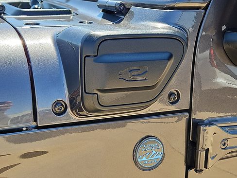 Used 2024 Jeep Wrangler Unlimited AWD/4WD image 6