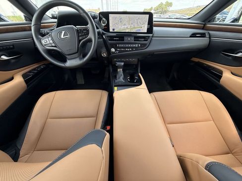 Used 2025 Lexus ES 350 w/ Premium Package image 19