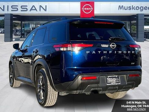 Used 2022 Nissan Pathfinder SV image 4