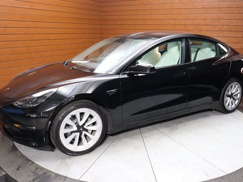 Used 2023 Tesla Model 3 Standard Range image 7