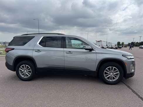 Used 2023 Chevrolet Traverse LT AWD/4WD image 4