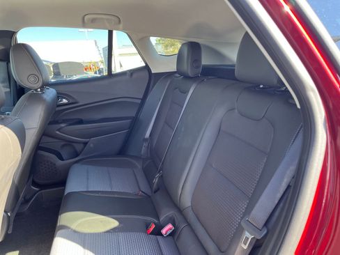 Used 2025 Chevrolet Trax LT image 27