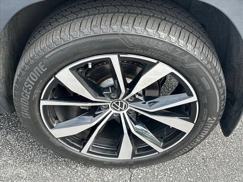 Used 2024 Volkswagen Atlas SEL Premium R-Line AWD/4WD image 35