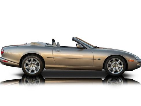 Used 2000 Jaguar XK8 Convertible RWD image 2